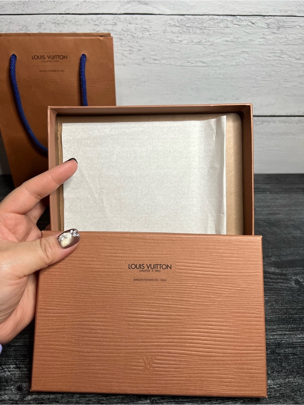 Vintage Louis Vuitton Box, gift bag, ribbon, and Tag - Picture 3 of 4